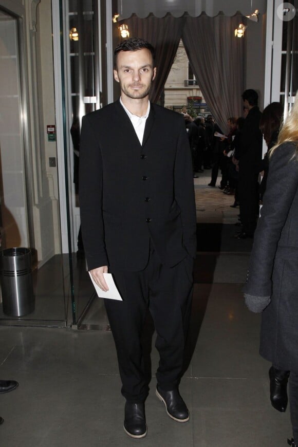 Le créateur Kris Van Assche, directeur artistique de Dior Homme, au défilé haute couture à Paris, le 23 janvier 2012.