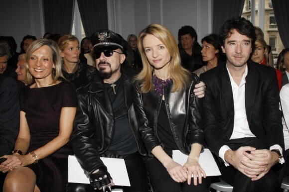 Hélène Arnault, Peter Marino, Delphine et Antoine Arnault au premier rang du défilé haute couture Christian Dior à Paris, le 23 janvier 2012.