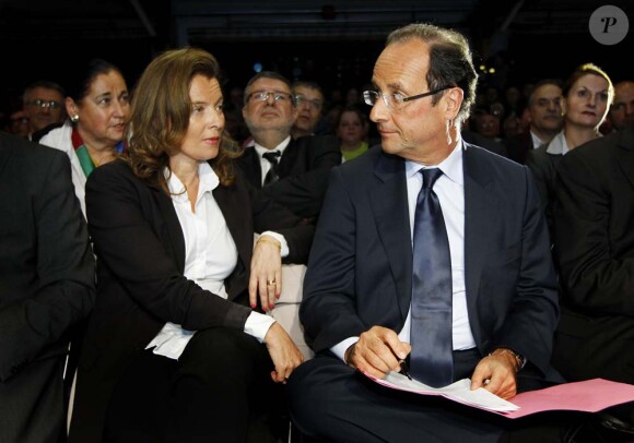 Valérie Trierweiler et François Hollande à Mérignac, le 4 janvier 2012.