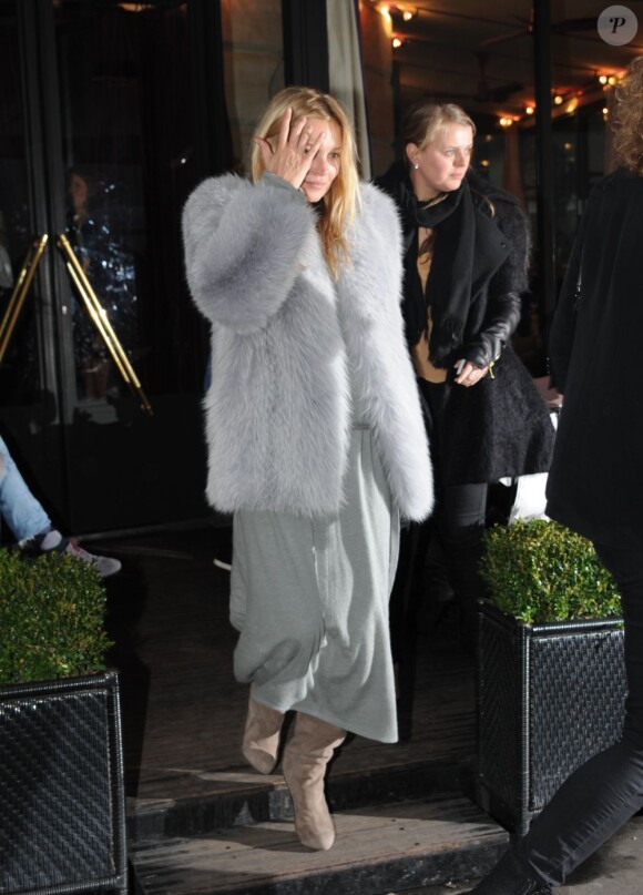 Kate Moss dans les rues de Paris le 25 janvier 2012