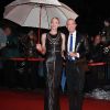 Jamais (ou presque) l'un sans l'autre, Sarah Marshall et Jean-Claude Jitrois sur le tapis rouge de la 13e édition des NRJ Music Awards, au palais des festivals de Cannes, le 28 janvier 2012.