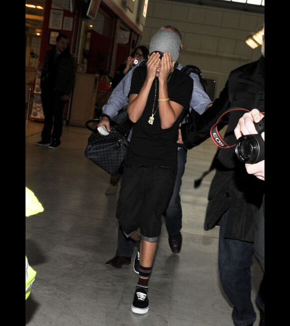 Justin Bieber arrive à l'aéroport de Nice, le 29 janvier 2012