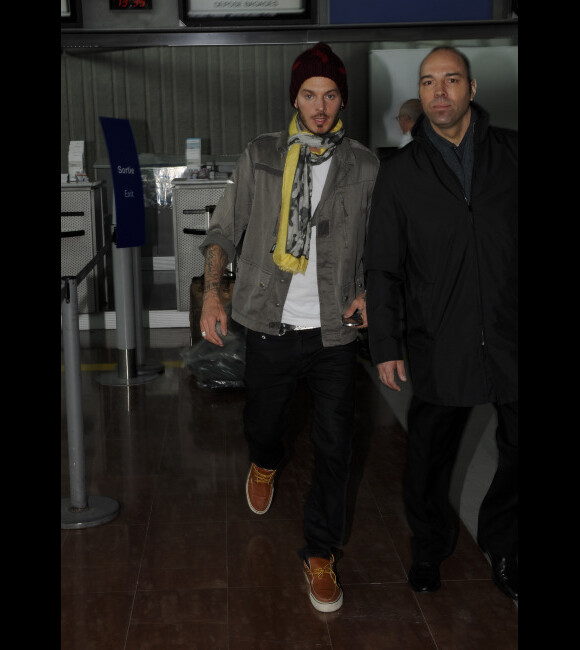 M. Pokora arrive à l'aéroport de Nice, le 29 janvier 2012