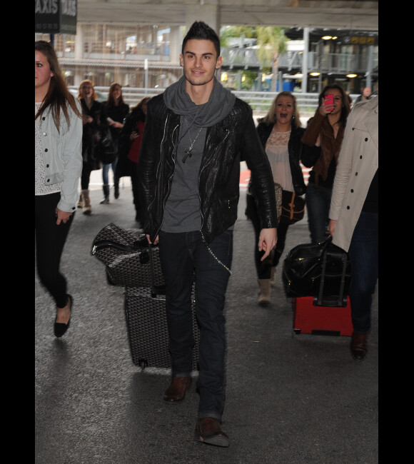 Baptiste Giabiconi arrive à l'aéroport de Nice, le 27 janvier 2012