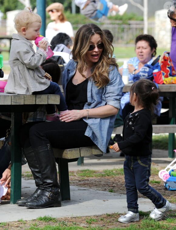 Rebecca Gayheart passe du bon temps avec sa fille Billie, le 27 janvier 2012 à Los Angeles