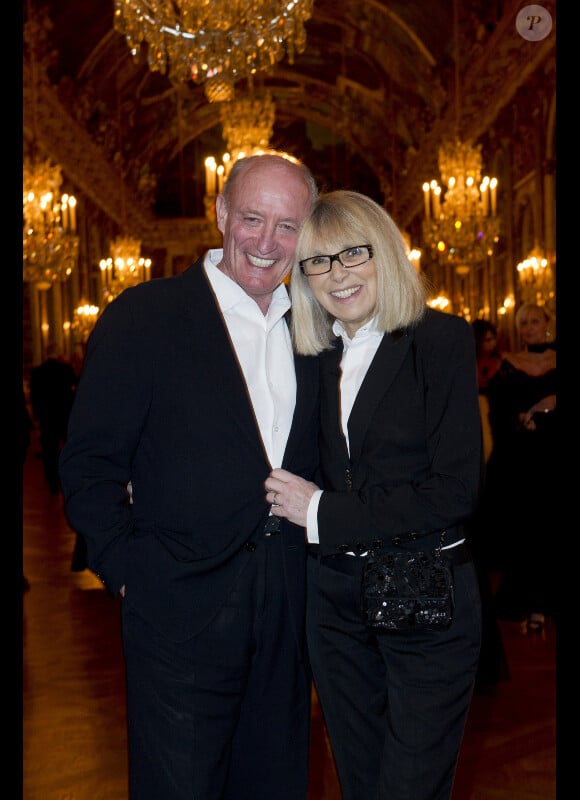 Mireille Darc et Pascal Desprez lors de la soirée de gala au château de Versailles, au profit de l'association AVEC (Association pour la vie espoir contre le cancer), le 30 janvier 2012