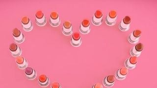 Le duo Brigitte, très Rouge In Love, fait danser Emma Watson et Lancôme