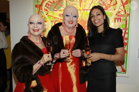 Rosario Dawson et les artistes Eva et Adele célèbrent les dix ans de la fondation d'art de Montblanc à Hambourg, le 31 janvier 2012.