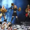 Madonna, impératrice antique, déesse moderne de la pop mais aussi cheerleader avec Nicki Minaj et M.I.A. sur Give Me All Your Luvin, a offert un show spectaculaire à la mi-temps du Super Bowl XLVI, le 5 février 2012 au Lucas Oil Stadium d'Indianapolis.