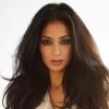 Nicole Scherzinger, brune sexy et nue sous un trench-coat, reprend la pose pour London Fog.