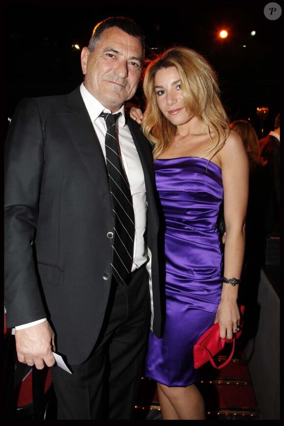 Jean-Marie Bigard et sa compagne Lola, très amoureux, à la cérémonie des Globes de Cristal, au Lido à Paris, le 6 février 2012.