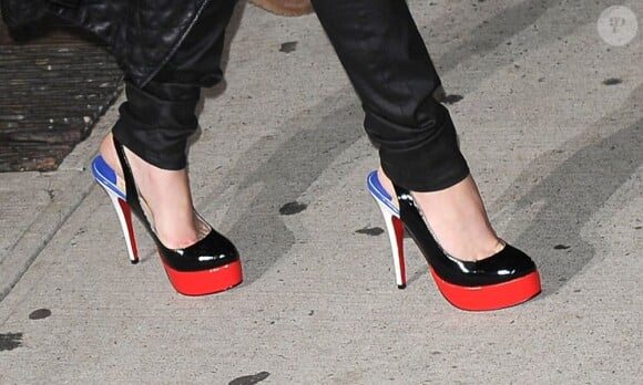 Sarah Michelle Gellar et ses souliers Christian Louboutin à New York, le 6 février 2012.