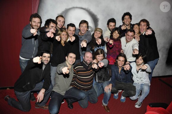 Pierre Palmade entouré des comédiens de son atelier, à la Gaîté Montparnasse, le 16 janvier 2012.