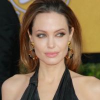 Angelina Jolie : Les larmes aux yeux, elle évoque sa mère disparue