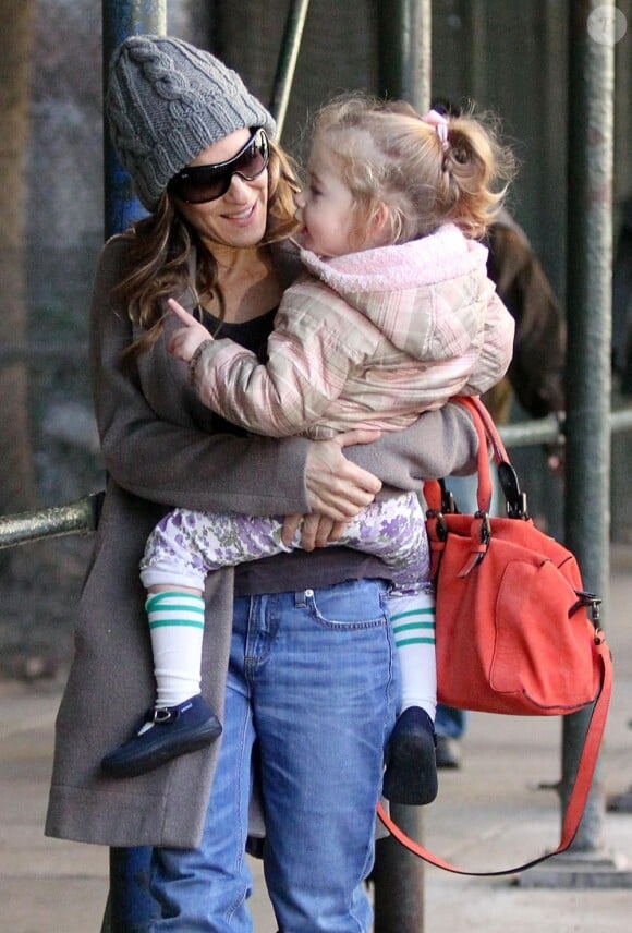 Sarah Jessica Parker avec l'une de ses jumelles, le 3 février, à New York.