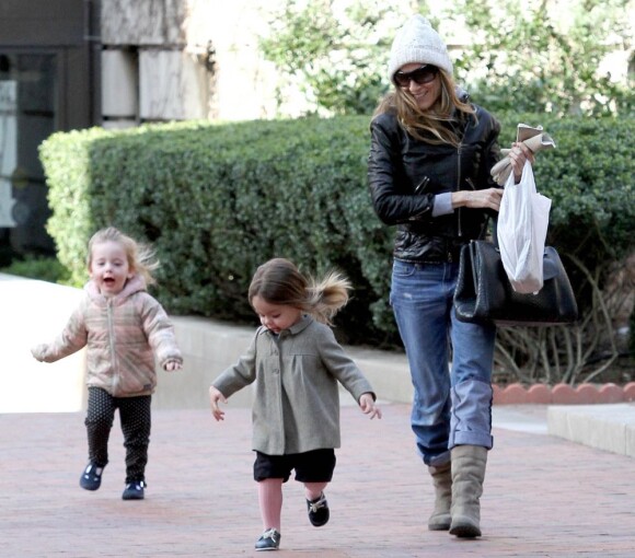 Sarah Jessica Parker accompagne ses jumelles à l'école, le vendredi 10 février, à New York.