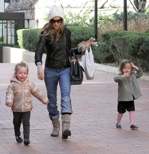 Sarah Jessica Parker accompagne ses jumelles à l'école, le vendredi 10 février, à New York.