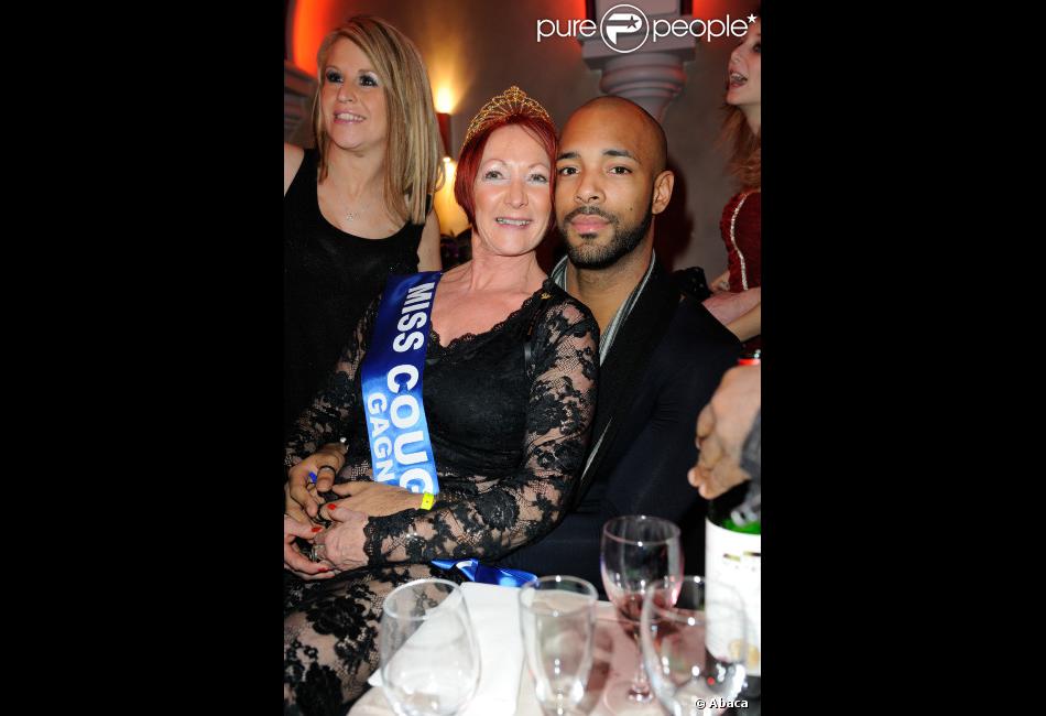 Sabrina, Miss Cougar 2011 et Lionel (Mister France 2011) lors de l&#039;élection Miss Cougar à Paris, le 12 février 2012