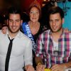 Zelko et Zarko pose avec Miss Cougar 2011 lors de l'élection Miss Cougar à Paris, le 12 février 2012