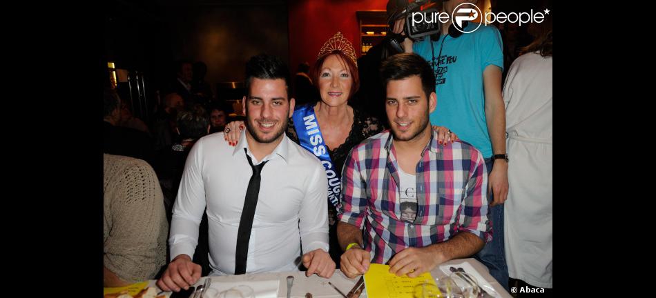 Zelko et Zarko pose avec Miss Cougar 2011 lors de l&#039;élection Miss Cougar à Paris, le 12 février 2012