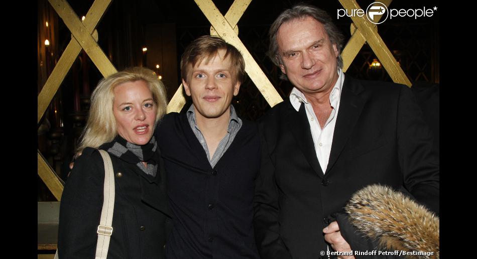 alex lutz et francois eric gendron lors des representations exceptionnelles de fevrier du spectacle formule enrichie avec encore plus de lutz a l interieur aux purepeople