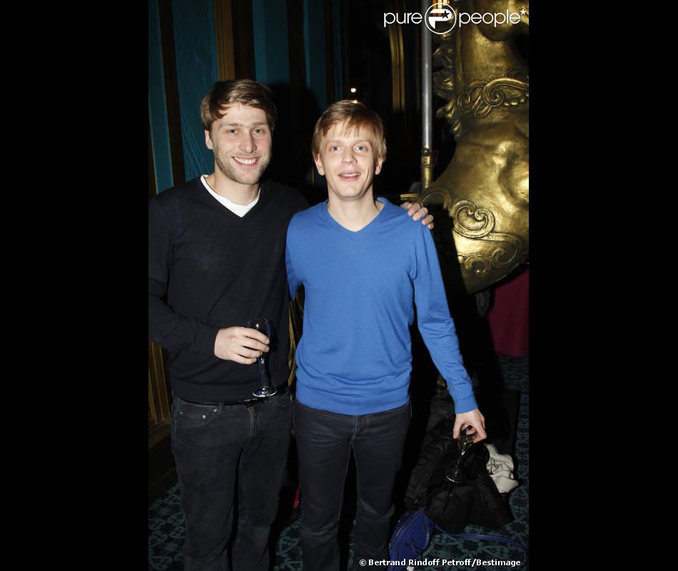 alex lutz et son metteur en scene tom dingler lors des representations exceptionnelles de fevrier du spectacle formule enrichie avec encore plus de lutz a l i purepeople