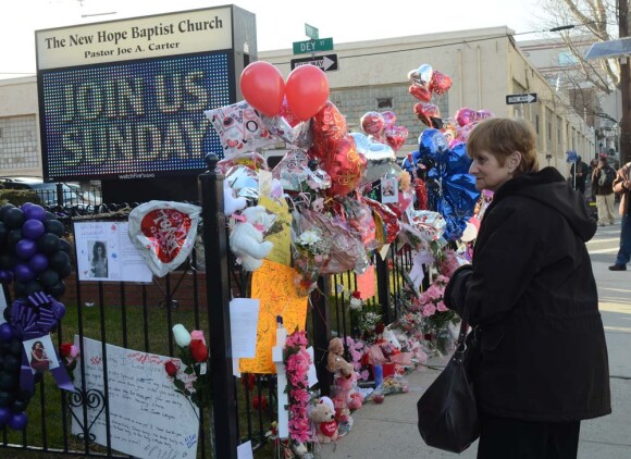 Devant le Whigham Funeral Home de Newark, le 14 février 2012.
