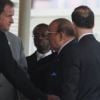 Clive Davis arrive le 17 février 2012 au Funerarium de Newark