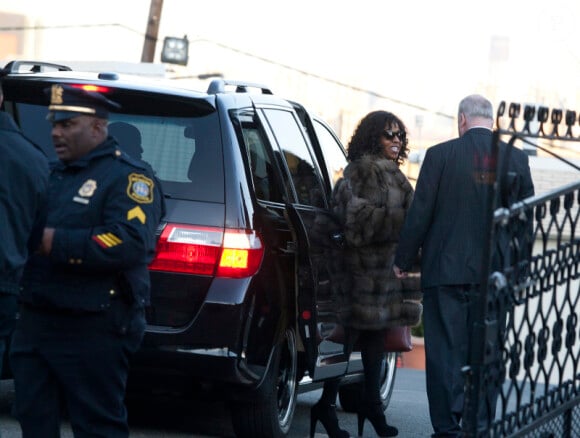 Arrivée des proches de Whitney Houston, au Funerarium de Newark le 17 février 2012