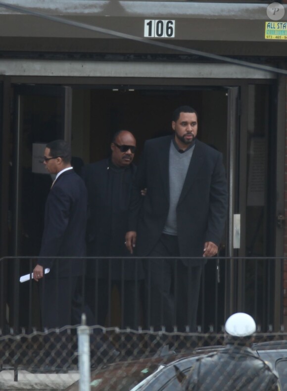 Stevie Wonder quitte l'église de New Hope à Newark. Le 18 février 2012