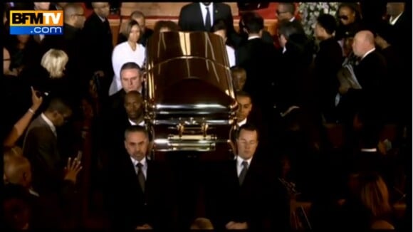 Obsèques de Whitney Houston : Un dernier adieu entre rires, larmes et chansons