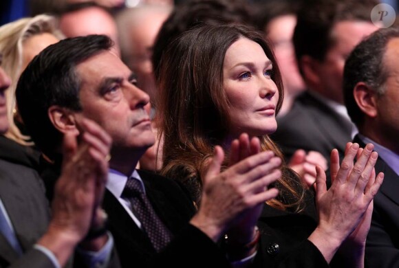 Carla Bruni-Sarkozy, entre François Fillon et Jean-François Copé, au grand meeting marseillais de Nicolas Sarkozy, le 19 février 2012.