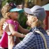 Gabriel Aubry et sa fille Nahla s'amusent au zoo de Los Angeles, le 19 février 2012
