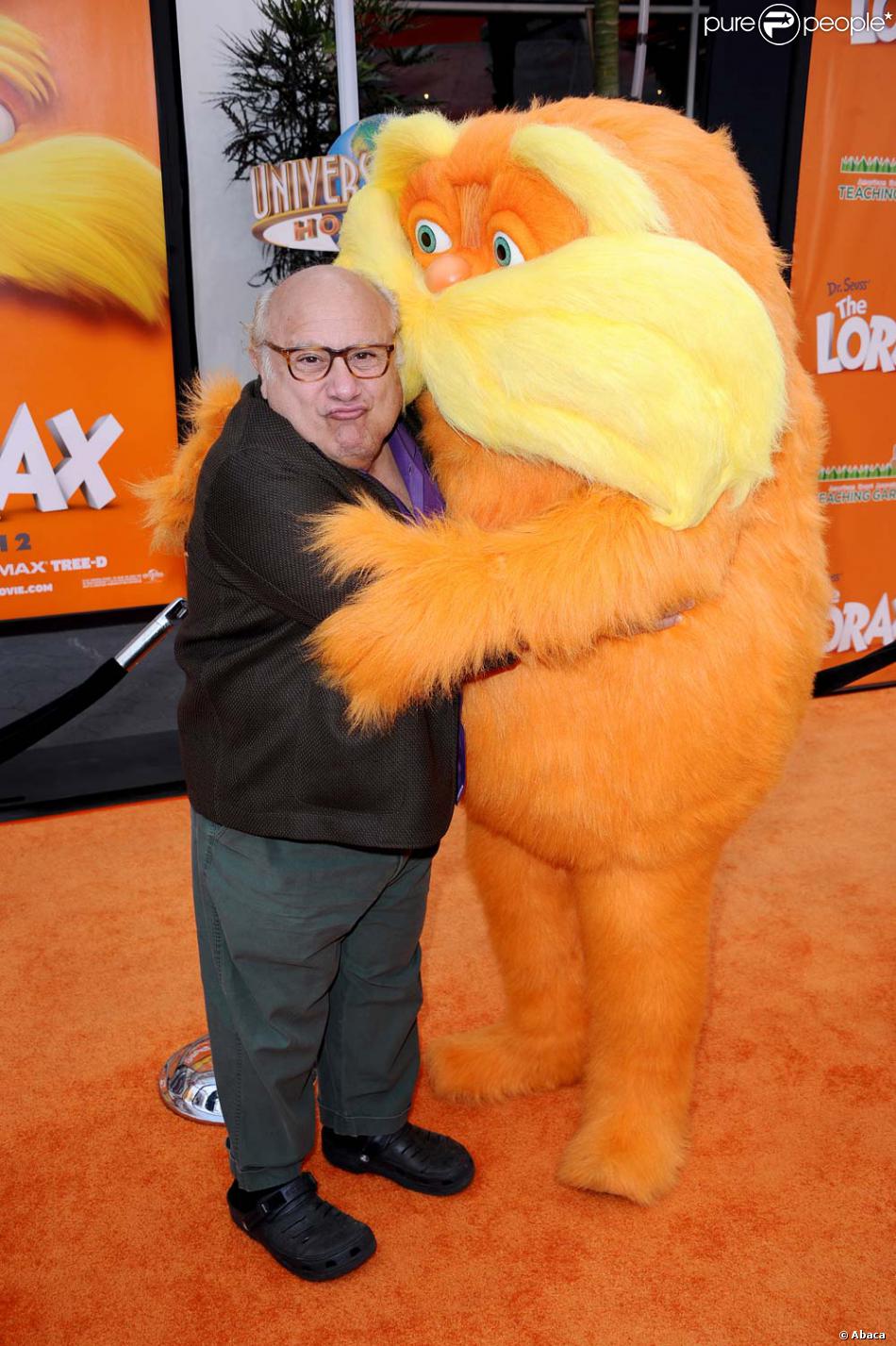 Danny DeVito et le Lorax à l'avant-première du film Le Lorax, à Los