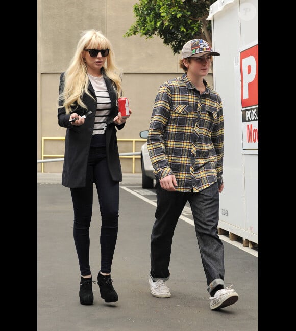 Lindsay Lohan et son petit frère Michael passent la journée ensemble à Los Angeles le 20 février 2012