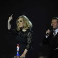 Adele très énervée d'être coupée par James Corden alors qu'elle remercie ses fans, aux Brit Awards, à Londres, le 21 février 2012.