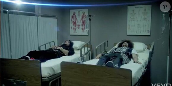 Et ça finit à l'hôpital...
LMFAO fait des excès de ''party rock'' dans le clip de Sorry for Party Rocking (février 2012), single-titre de son second album.