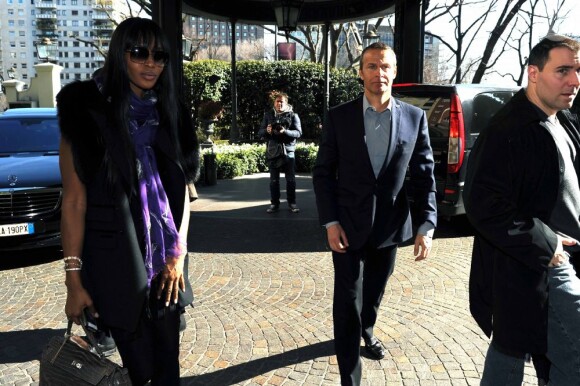 Naomi Campbell et son compagnon Vladislav font du shopping à Milan le 27 février 2012