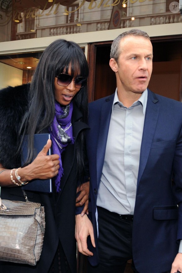 Naomi Campbell et son compagnon Vladislav font du shopping à Milan le 27 février 2012