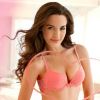 Marcella Sbraletta pose avec grâce pour la marque de lingerie Triumph.