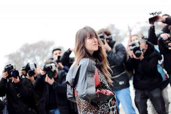Charlotte Gainsbourg, stylée pour assister au défilé Balenciaga à Paris, le 1er mars 2012.