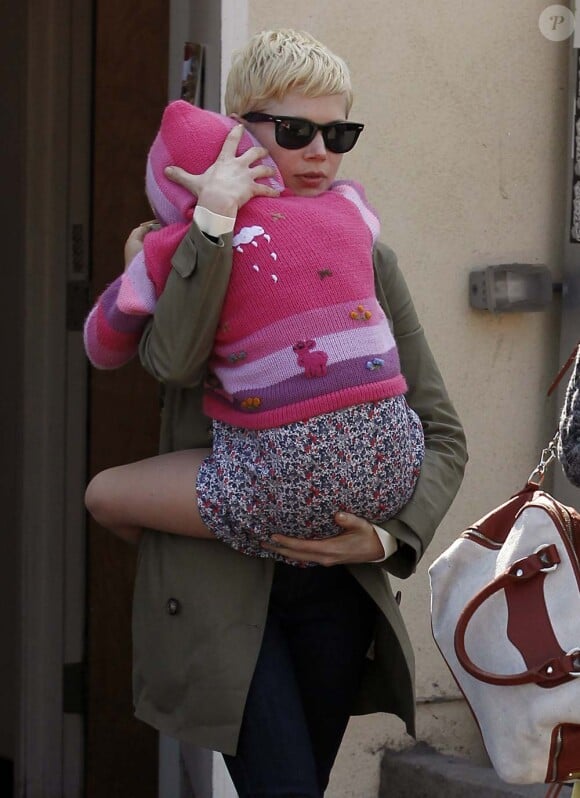 Michelle Williams et la petite Matilda, à Los Angeles, le 29 février 2012.