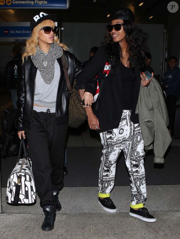Rihanna à son arrivée à l'aéroport de Los Angeles, le 2 mars 2012.