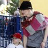 Gwen Stefani et son fils cadet Zuma ont passé quelques heures dans un parc d'attractions près de Los Angeles, le 3 mars 2012.