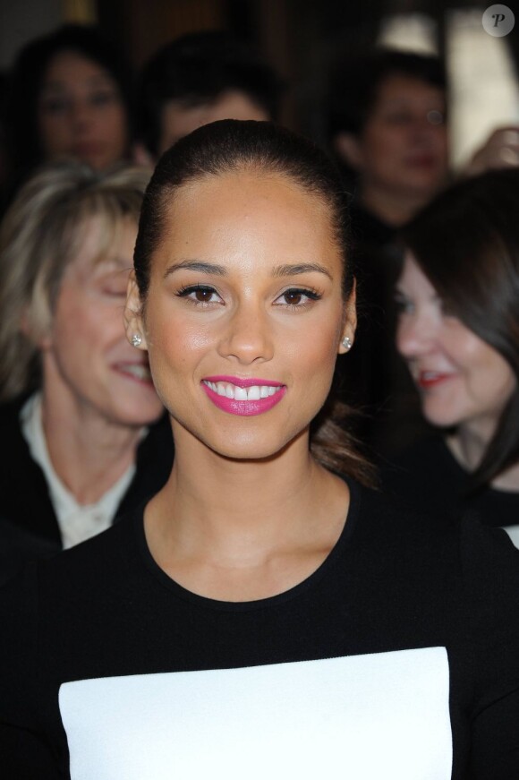 La ravissante Alicia Keys assistait au défilé Stella McCartney à Paris, le 5 mars 2012.