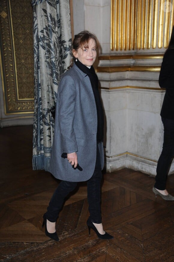 Isabelle Huppert au défilé Stella McCartney à Paris, le 5 mars 2012.