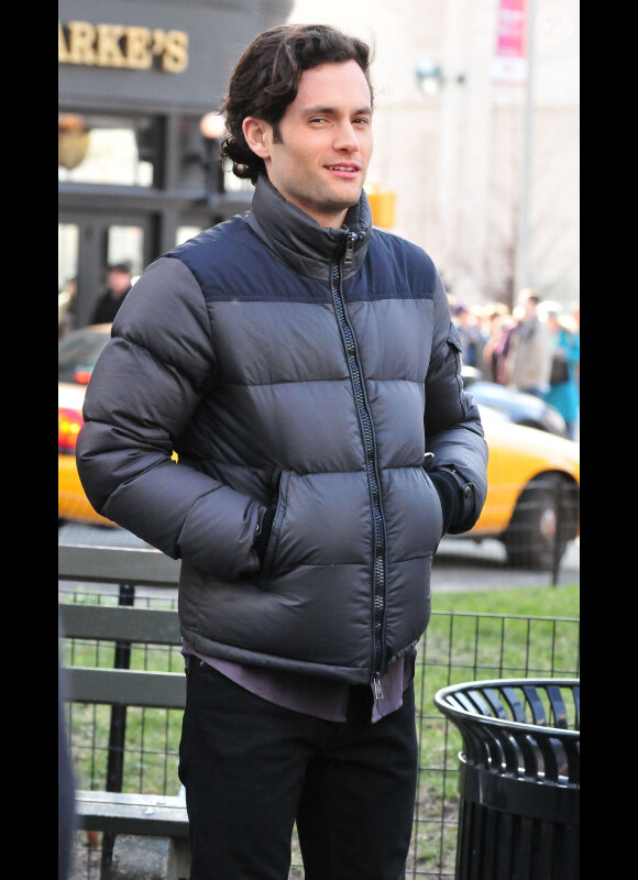 Penn Badgley sur le tournage de Gossip Girl, le 5 mars 2012 à New York