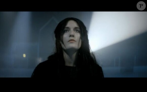 Image extraite du clip Never Let Me Go de Florence and The Machine, mars 2012.