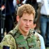 Le prince Harry le 7 mars 2012 à Kensington lors d'une démonstration de ses qualités de tireur d'élite