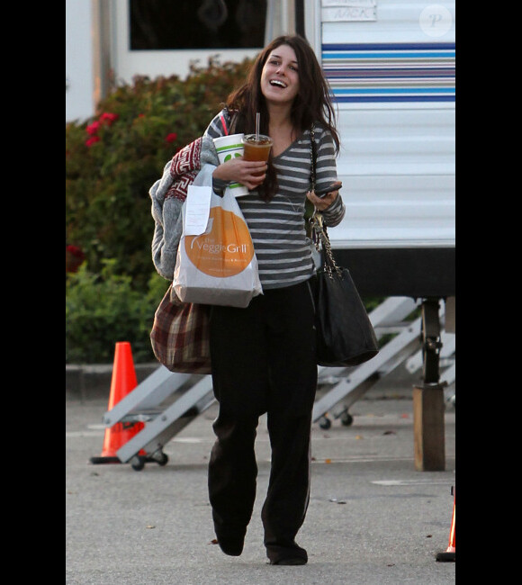 Shenae Grimes arrive sur le tournage de 90210, à Los Angeles, le 8 mars 2012